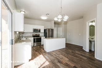 5166 W Illini St in Phoenix, AZ - Foto de edificio - Building Photo