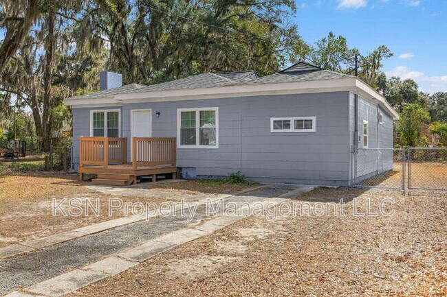 245 W 73rd St in Savannah, GA - Building Photo - Building Photo