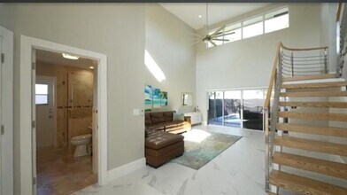 9651 NW 39th St in Hollywood, FL - Building Photo - Building Photo