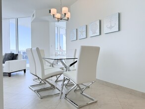 18201 Collins Ave, Unit 1501A in Sunny Isles Beach, FL - Foto de edificio - Building Photo