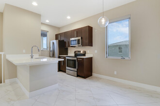 5029 Grandiflora Rd in Palm Beach Gardens, FL - Building Photo - Building Photo