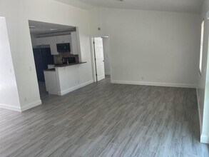 310 Elaine Cir W in West Palm Beach, FL - Building Photo - Building Photo