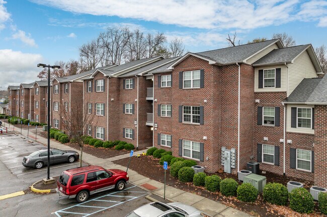 1501 Shire Ln in Chesapeake, VA - Foto de edificio - Building Photo
