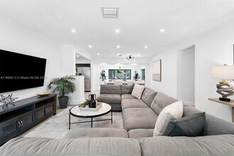 1305 Dewey St in Hollywood, FL - Building Photo - Building Photo