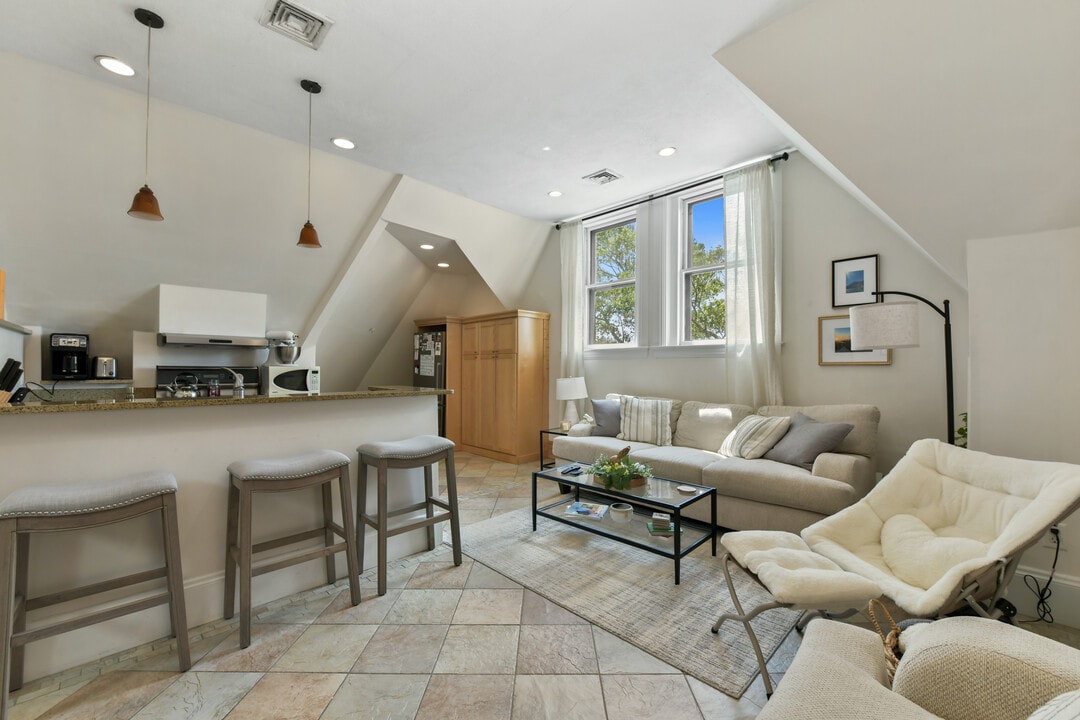 1774 Beacon St, Unit 6 in Brookline, MA - Foto de edificio