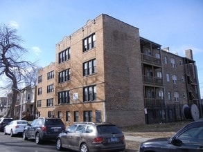 7110 S Cornell Ave in Chicago, IL - Building Photo - Primary Photo