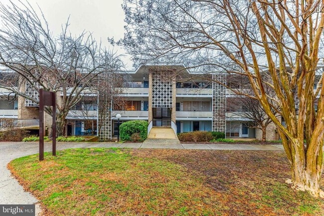 7513 Spring Lake Dr in Bethesda, MD - Foto de edificio - Building Photo