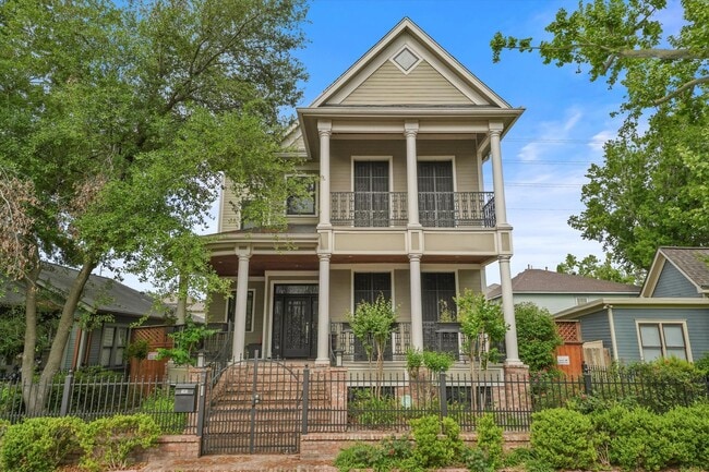 property at 945 Waverly St