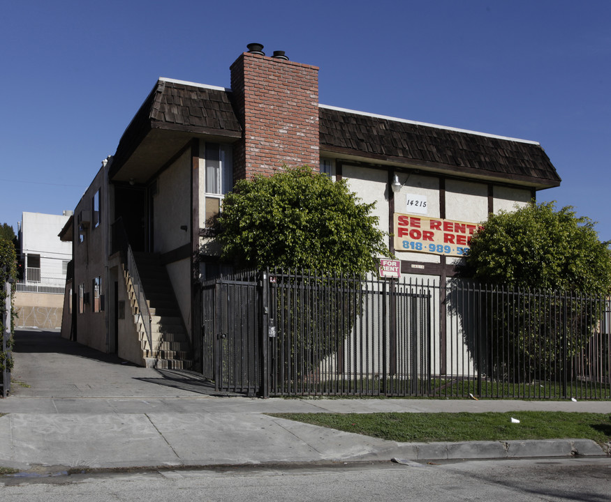 14215 Calvert St in Van Nuys, CA - Building Photo