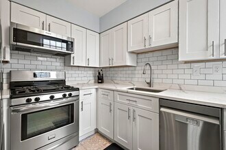 7 S Stone Mill Dr in Dedham, MA - Building Photo - Building Photo