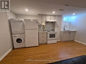 26 Catamaran Dr in Wasaga Beach, ON - Building Photo