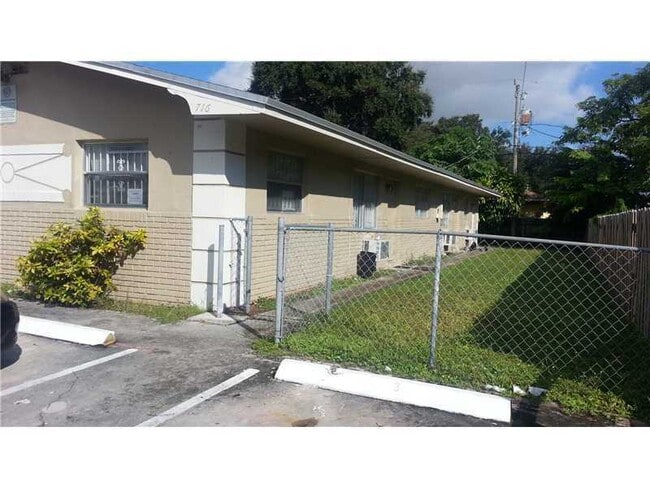 716 SW 7th St