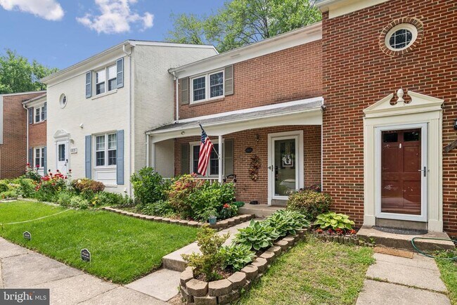 6833 Dina Leigh Ct in Springfield, VA - Building Photo - Building Photo