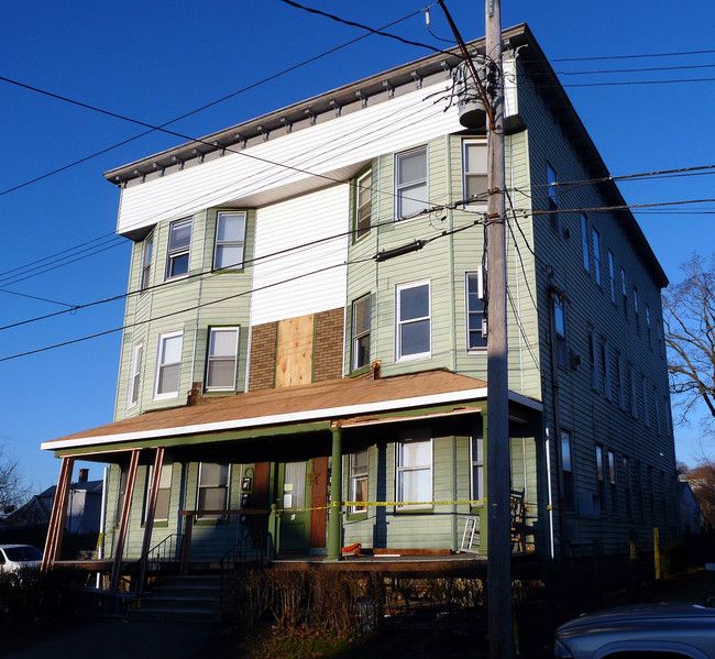 6 Alcott St in Ansonia, CT - Foto de edificio - Building Photo