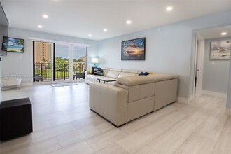 1201 S Ocean Dr, Unit 216N in Hollywood, FL - Foto de edificio - Building Photo