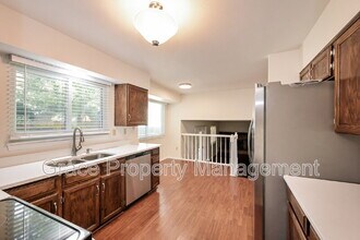 580 E Kettle Ave in Littleton, CO - Building Photo - Building Photo