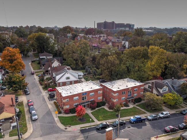 2328/2334 Moerlein in Cincinnati, OH - Foto de edificio - Building Photo