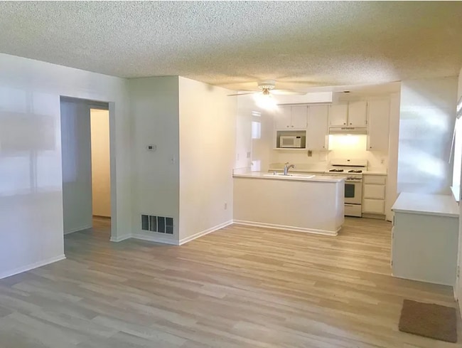 property at 3017 Knollwood Ave