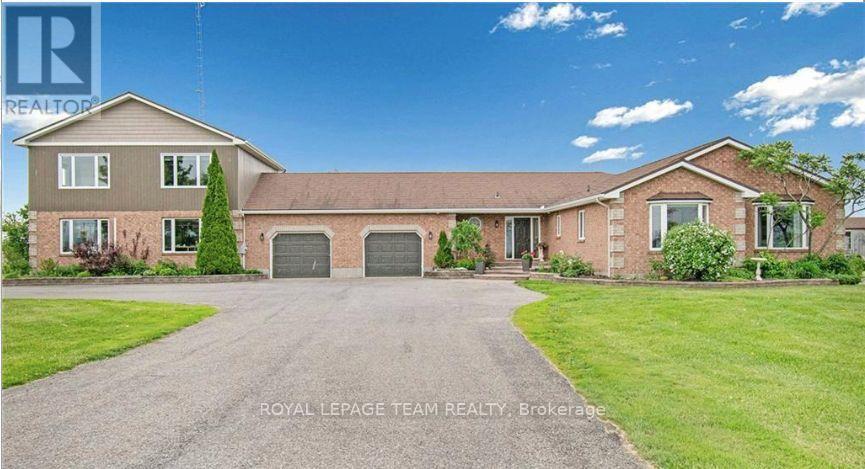 11060-11060 County Rd 3 in North Dundas, ON - Building Photo
