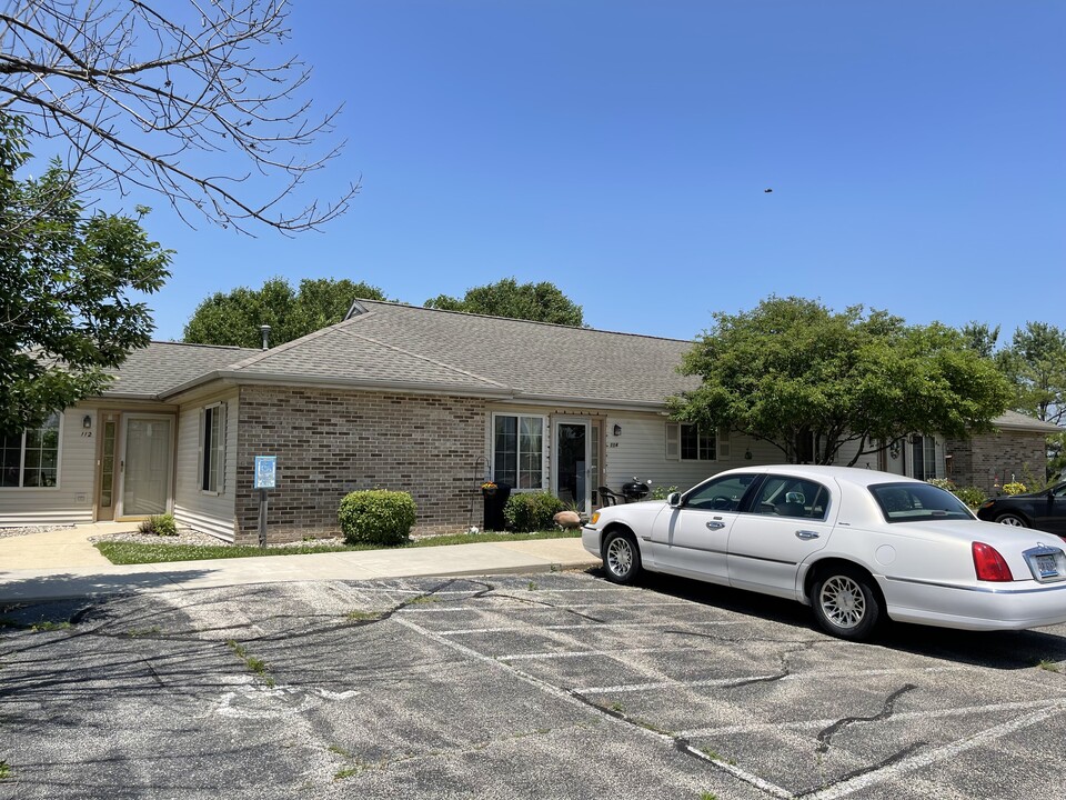 Lakeview Senior Apartments in Watseka, IL - Building Photo