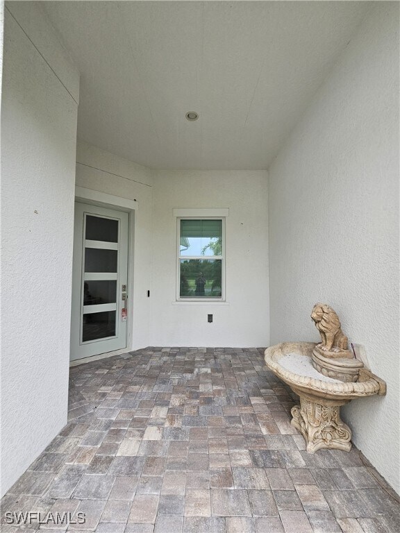 9007 St Lucia Dr in Naples, FL - Foto de edificio - Building Photo