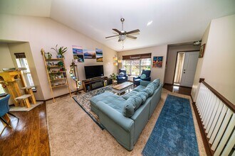 868 McCollister Ct in Iowa City, IA - Building Photo - Building Photo