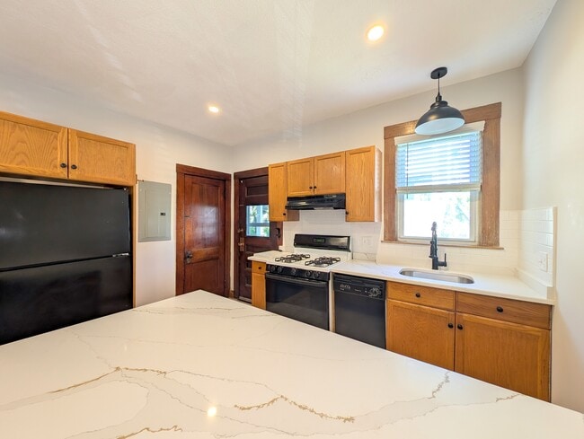 29 Frederick Ave, Unit 1