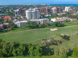 300 E Royal Palm Rd in Boca Raton, FL - Building Photo