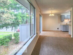 1372 NE 186th Ave in Portland, OR - Building Photo - Building Photo