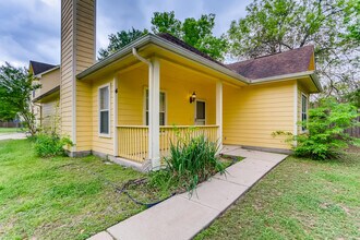 2113 Thrasher Ln in Austin, TX - Building Photo - Building Photo