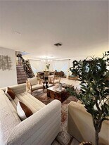 18764 NW 89th Ct in Hialeah, FL - Building Photo