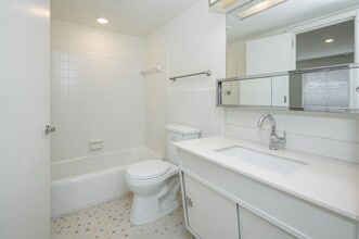 Highland Riviera in Birmingham, AL - Building Photo - Interior Photo