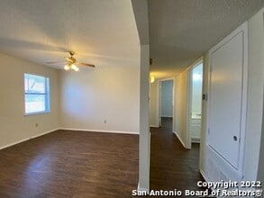 226 Blue Bonnet in Floresville, TX - Building Photo - Building Photo