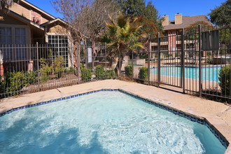 Brandon Oaks Apartment Homes in San Antonio, TX - Building Photo - Building Photo