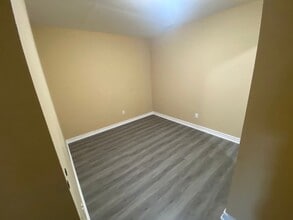 58 Eldon Ave in Toronto, ON - Building Photo - Building Photo