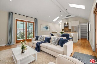 652 Kensington Rd in Santa Monica, CA - Building Photo - Building Photo