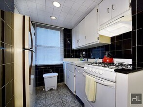 E 47 st in New York, NY - Building Photo - Building Photo