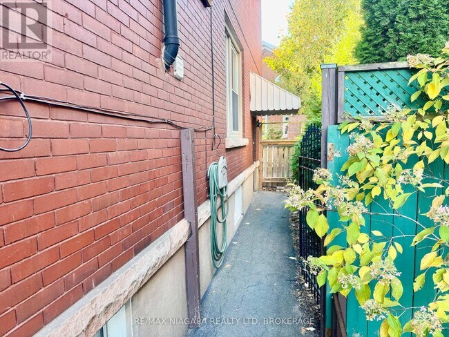 101 Niagara St in Welland, ON - Building Photo - Building Photo