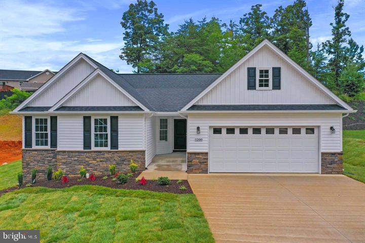 1200 Happy Ridge Dr in Front Royal, VA - Building Photo