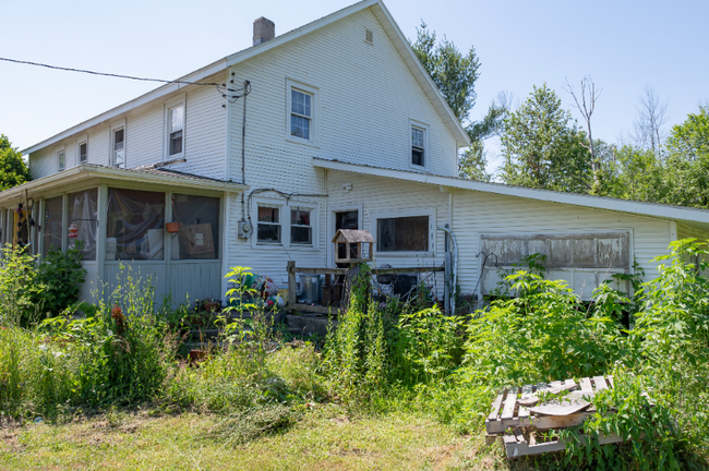 8458 Lewis Point Rd in Canastota, NY - Building Photo - Building Photo