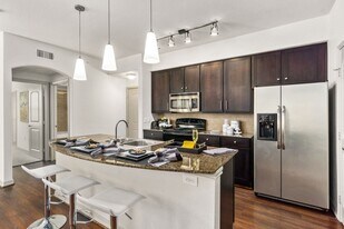 19000 Crescent Springs Dr in Houston, TX - Building Photo