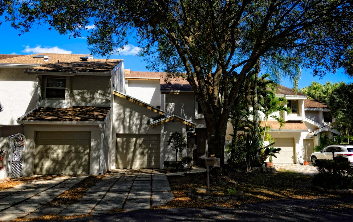 6595 Parkview Dr in Boca Raton, FL - Building Photo