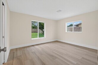 8776 SE Sandy Ln in Hobe Sound, FL - Building Photo - Building Photo
