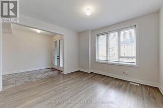 47 Sparks St in Aurora, ON - Building Photo - Building Photo