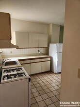369A Centre St, Unit 2 in Boston, MA - Foto de edificio - Building Photo