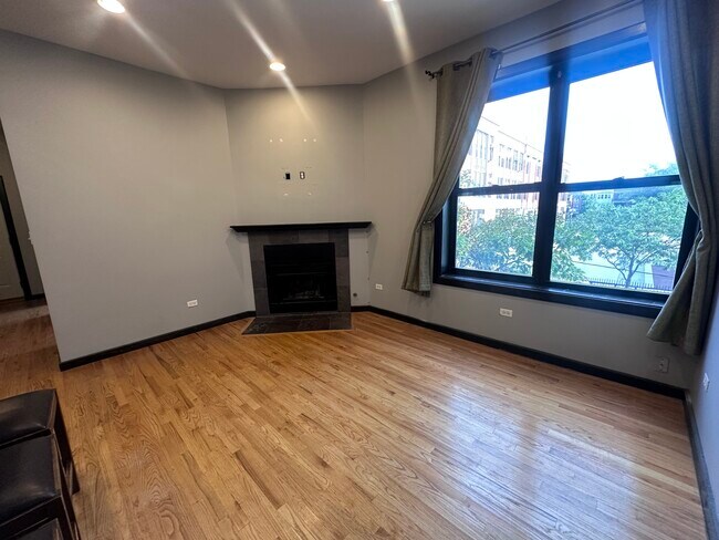 2452 W Iowa St in Chicago, IL - Building Photo - Building Photo