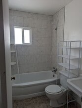 305 NE Howland St in Myrtle Creek, OR - Building Photo - Building Photo