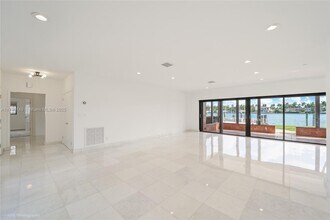 1570 Bay Dr in Miami Beach, FL - Building Photo - Building Photo