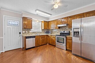 1102 Palmerton Dr in Newport News, VA - Building Photo - Building Photo