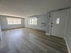 56 Westville Rd in Plaistow, NH - Building Photo - Building Photo